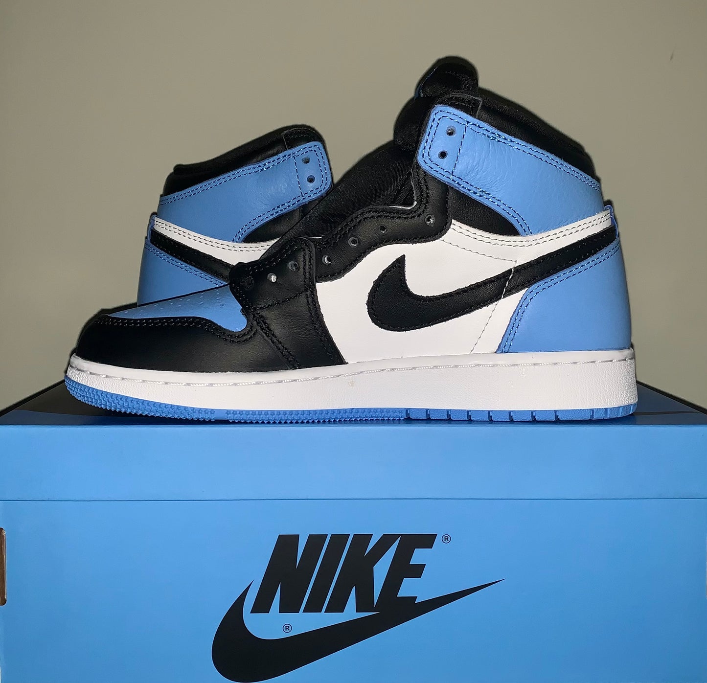 2023 Air Jordan 1 Retro High OG GS 'UNC Toe' Size 5Y